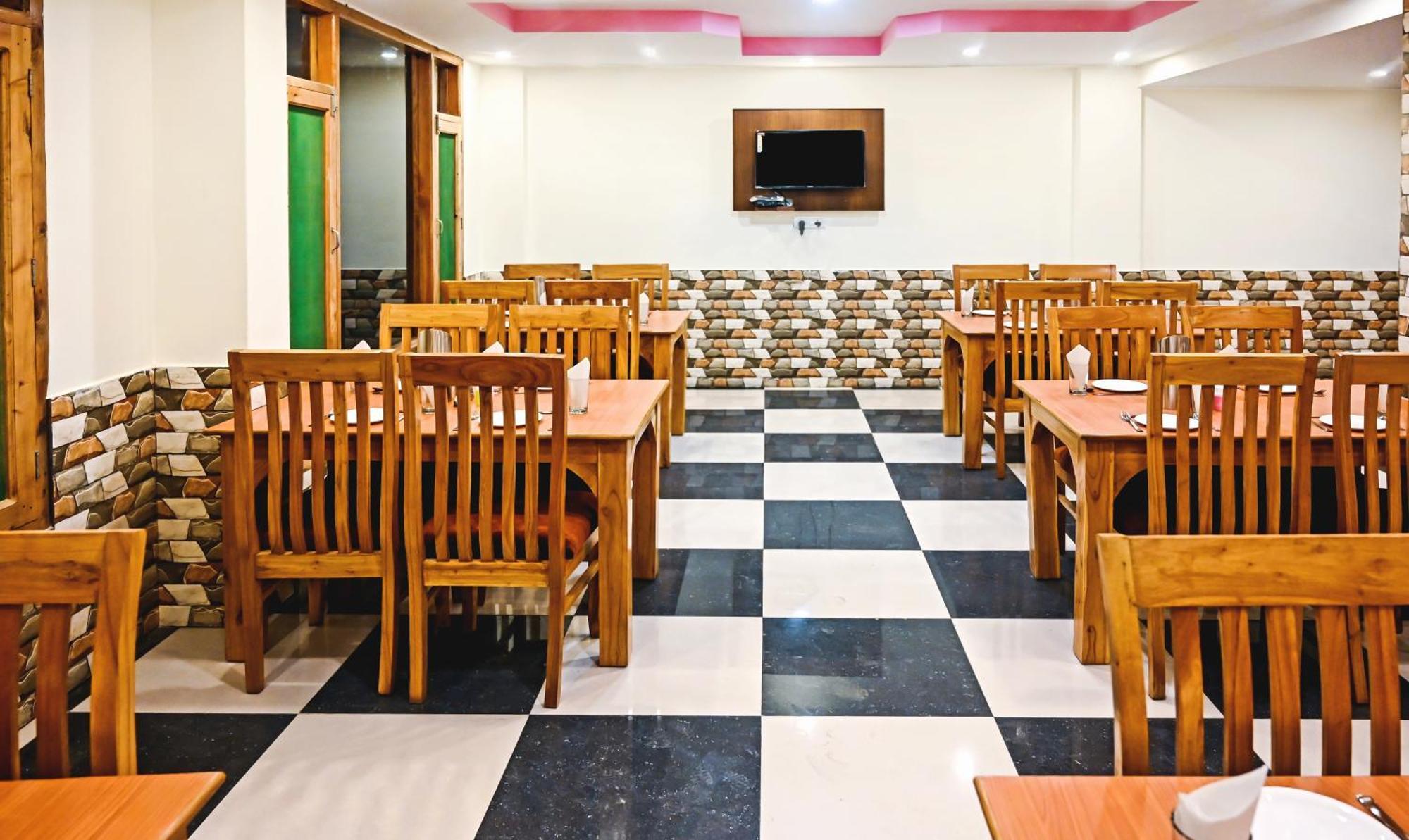 Treebo Dev With Valley View, Mall Road - Manali (Himachal Pradesh) — Photos 2